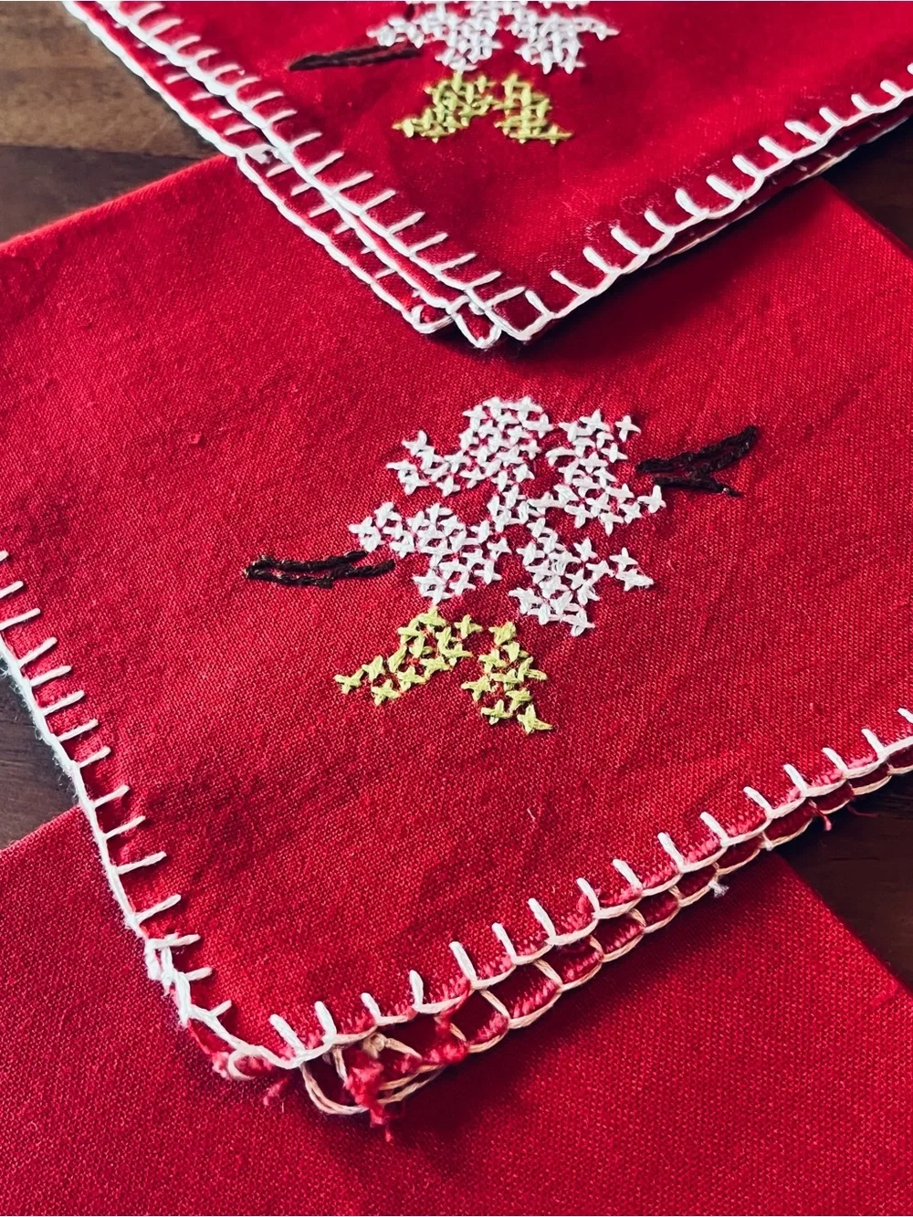 Vintage Tablecloth and 4 Napkin Set 33”Square Red Embroidered Flowers MCM